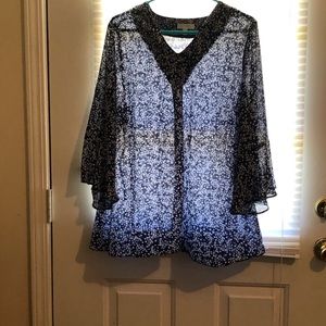 Maybelle size 1X blue floral shirt